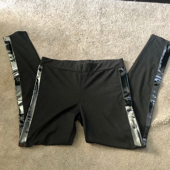 Black stretch pants w/patent leather - Picture 2 of 3